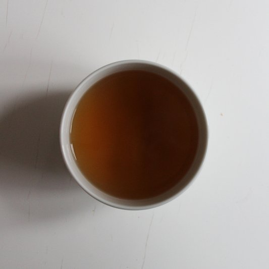 Urtete med kamilleblomst, havtorn og tranebær i tekop